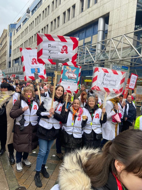 Das Team der Bännjerrück-Apotheke beim Protesttag in Dortmund.